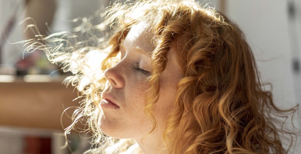 pelo seco y encrespado