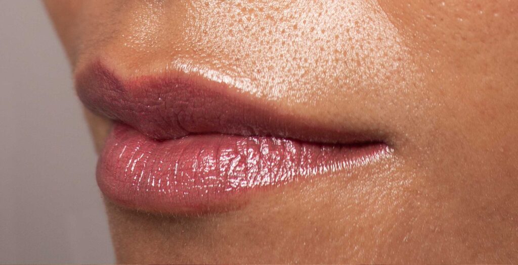 reparador labial con color